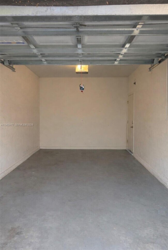 Building Photo - 1040 NW 33rd Ct