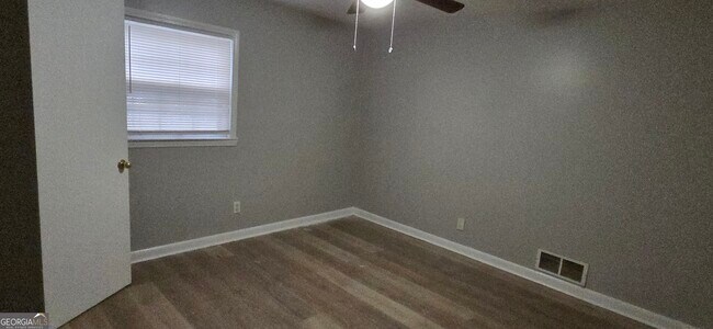 Building Photo - 449 Charter Oak Dr SW