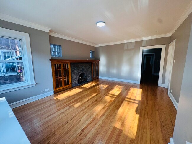Building Photo - 6721 S Maplewood Ave