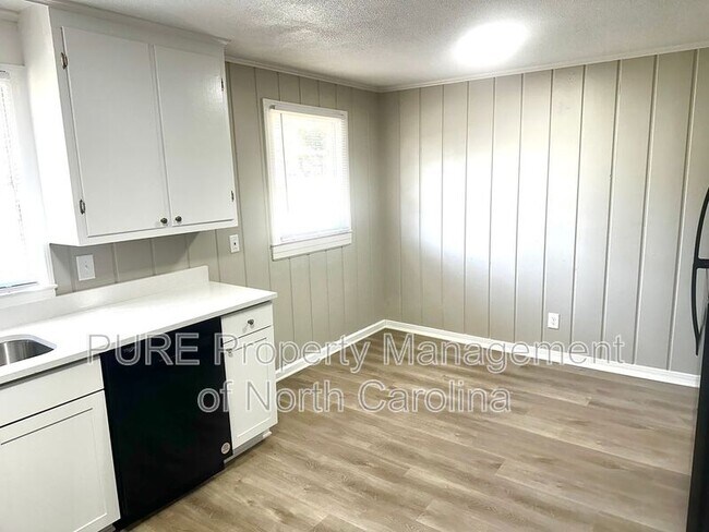 Building Photo - 504A Moore Dr