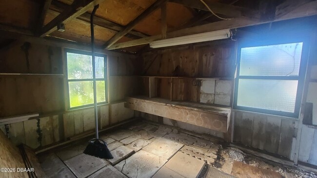 Building Photo - 1350 Jarecki Ave