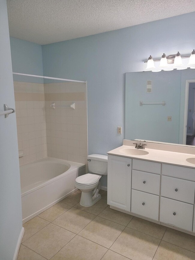 Building Photo - 10000 GATE Pky