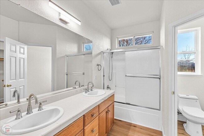 Building Photo - Beautiful 3(4) Bedroom/2 Bath Home Located in Lodi Ca