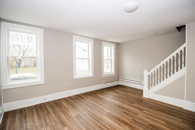 Building Photo - 2947 E 57th St