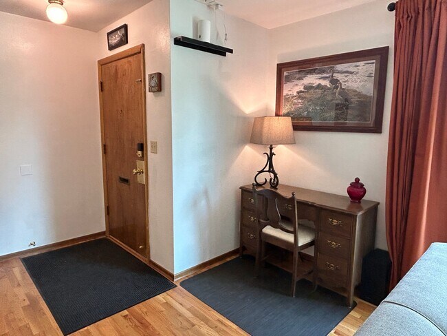 Building Photo - 302 N 37th Ave