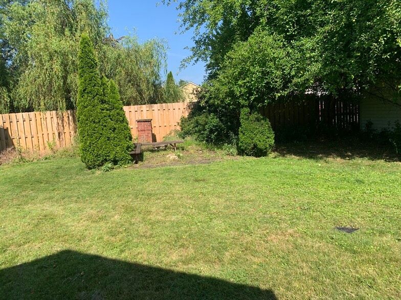 Building Photo - 360 Tuxedo Ave