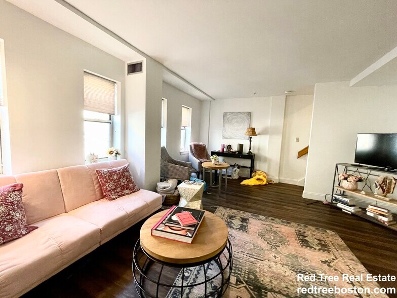 Building Photo - 1 Pine St