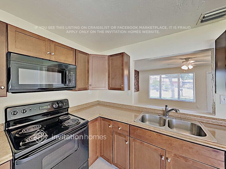 Building Photo - 1540 SW 67th Ave