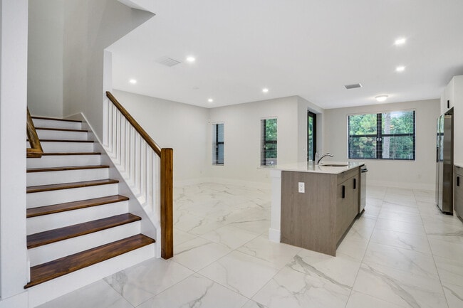 Building Photo - 352 Bella Sol Way