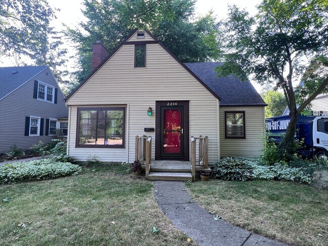 Primary Photo - Recently Updated 2 Bedroom Home with Fence...