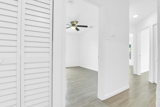 Building Photo - 13998 Folkestone Cir