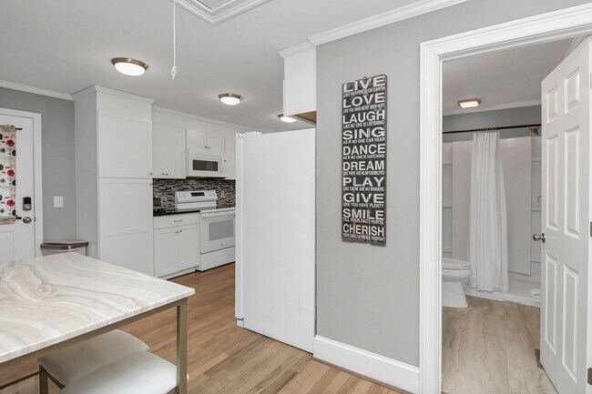 Building Photo - Walkable State Street Gem in the Heart of West Columbia