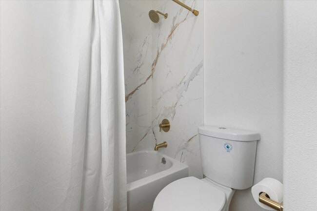 Building Photo - 302 Laurel Ct