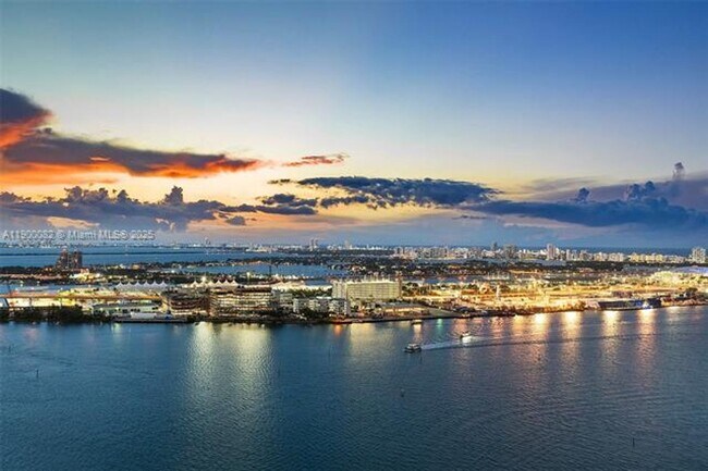 Building Photo - 900 Brickell Key Blvd