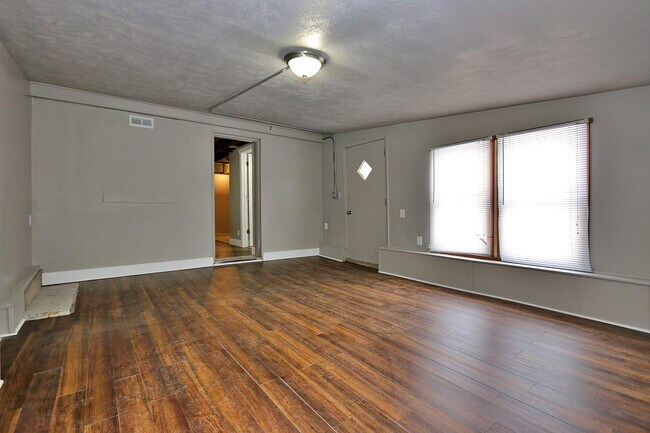 Building Photo - 1025 N 50th Ave