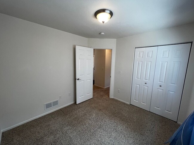 Building Photo - Charming 3 Bed, 2 Bath Home in Maple Hill