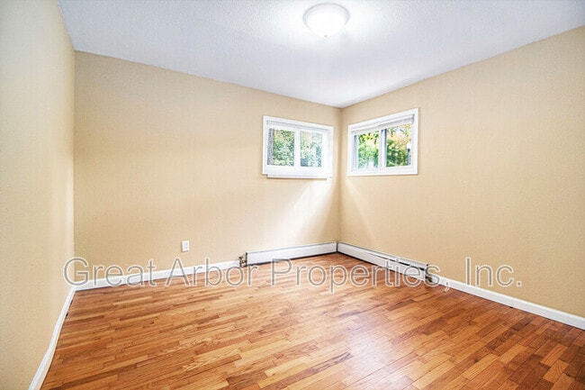 Building Photo - 392 Firwood St