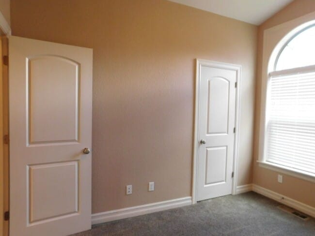 Building Photo - 3Bd/2Ba Single Story House - Available to View!