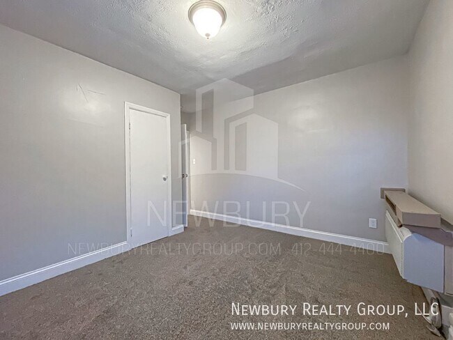 Building Photo - Cozy 2 Bedroom Available Now!