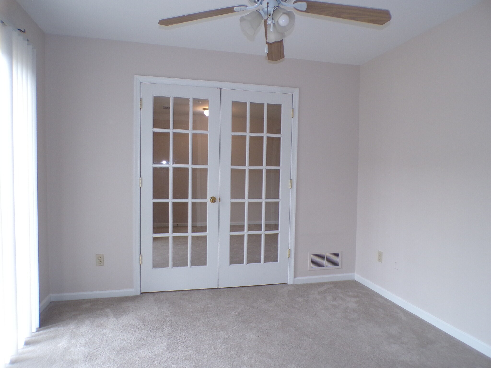 Building Photo - 302 Windsor Pl