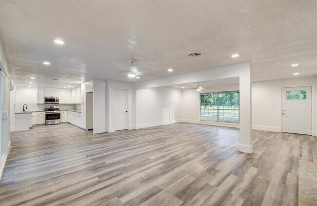 Building Photo - 607 Jeb Stuart Ln