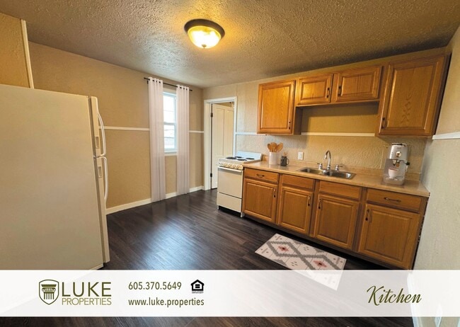 Building Photo - 310 W 18th St