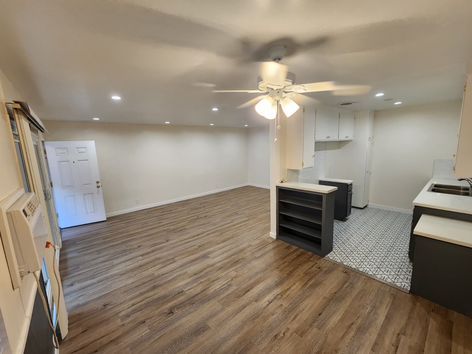 Building Photo - 1414 S Orange Grove Ave