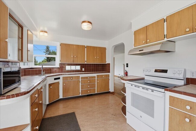 Building Photo - 3bd/2ba Seattle Home