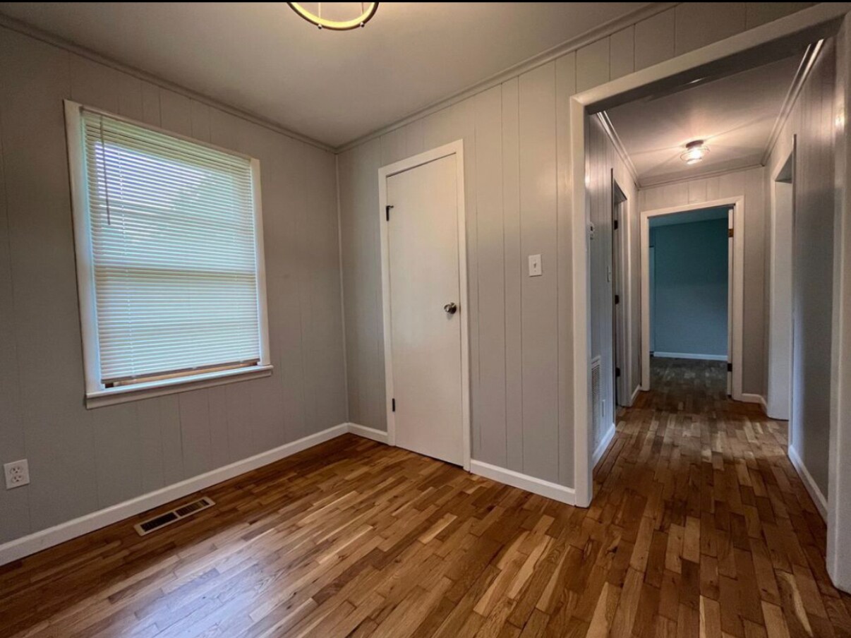 Building Photo - 3009 Cox Ln