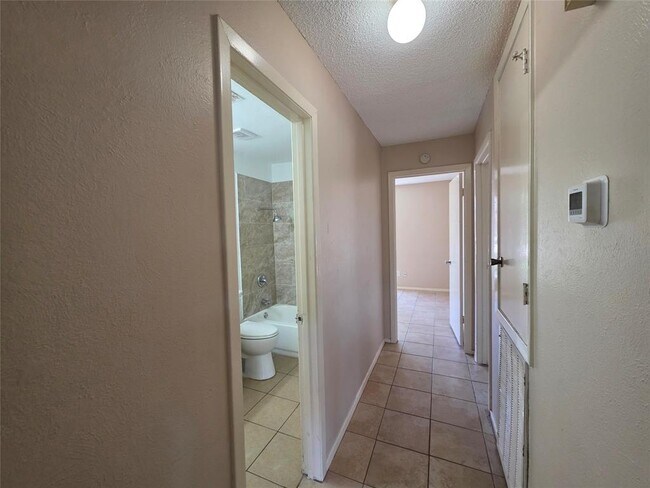 Building Photo - 6606 Northleaf Dr