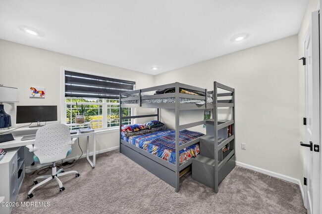 Building Photo - 319 Tulip Ct