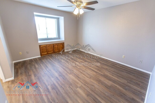 Building Photo - 3749 E Hopi Ave