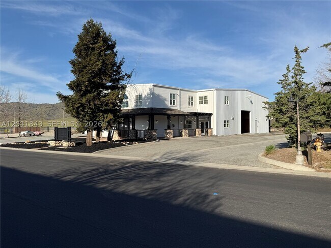 Building Photo - 428 N Curry St