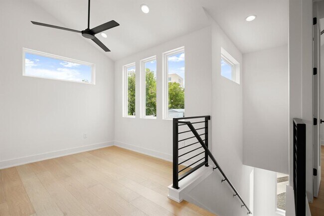 Building Photo - 913 Capitol Ct