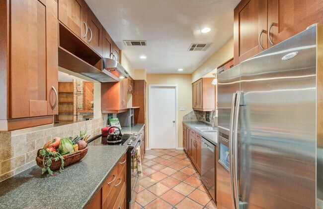 Building Photo - 6030 Willowbend Blvd