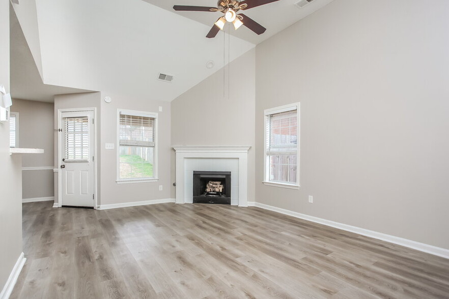 Building Photo - 1390 Bayberry Hill Dr