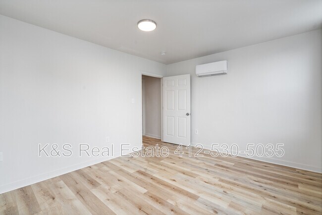 Building Photo - 2321 Spring St