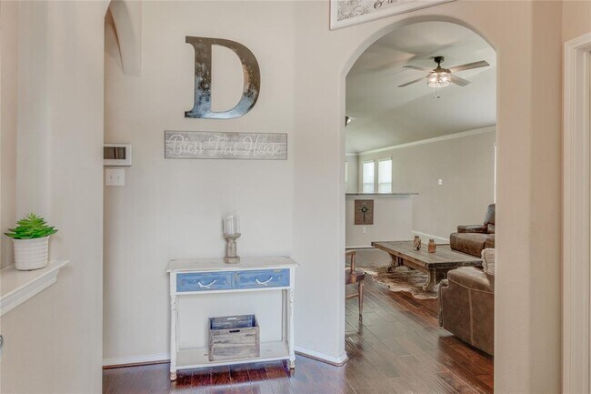 Building Photo - 255 Callaghan Dr