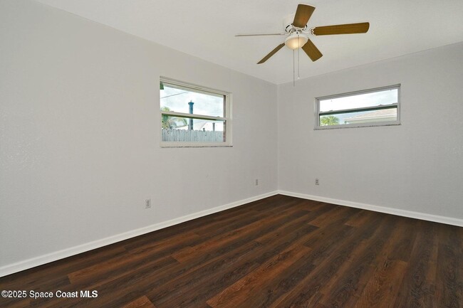 Building Photo - 765 Palm Dr