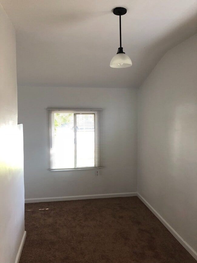 Building Photo - Single Family Home Available for Rent