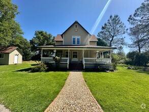 Building Photo - Stunning Two Story Home in The Country - L...