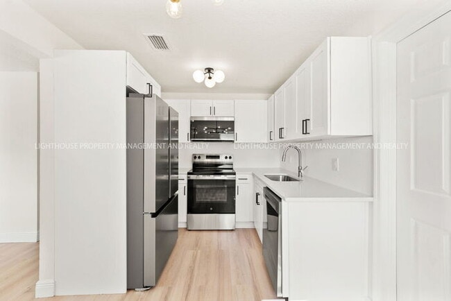 Building Photo - Newly Renovated 3 Bedroom Single-Family Home with Modern Finishes