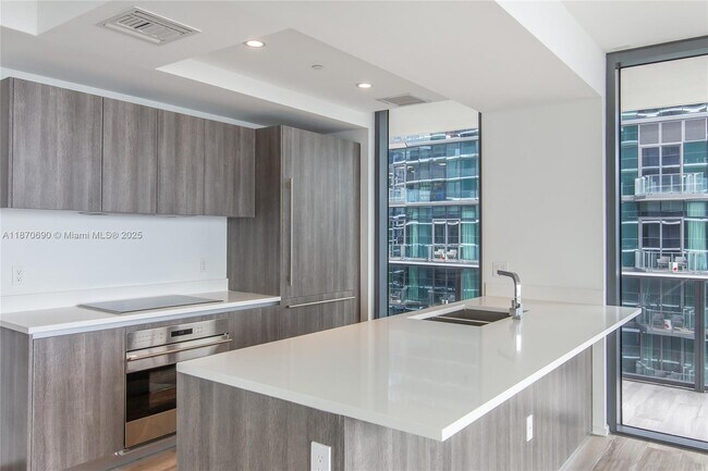 Primary Photo - 801 S Miami Ave