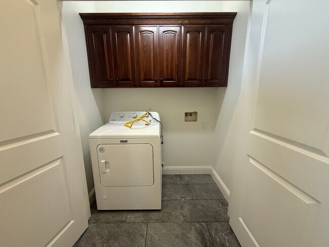 Building Photo - ***JUST REDUCED!!!*** 2-Bedroom, 2-bathroom single level home located in Country Club Villas in L...