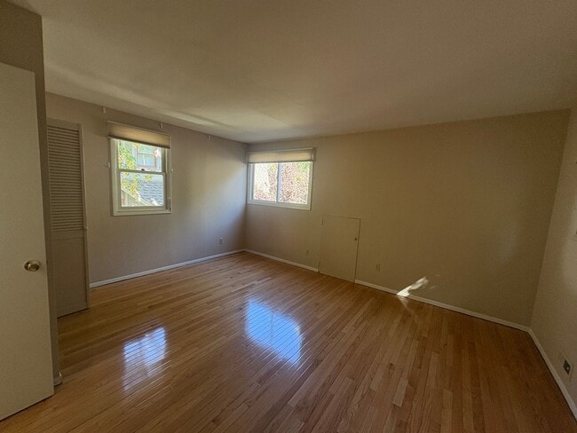 Building Photo - 531 Arapahoe Ave