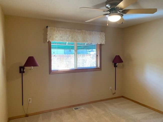 Building Photo - 3 Bedroom House on Quarter Acre!