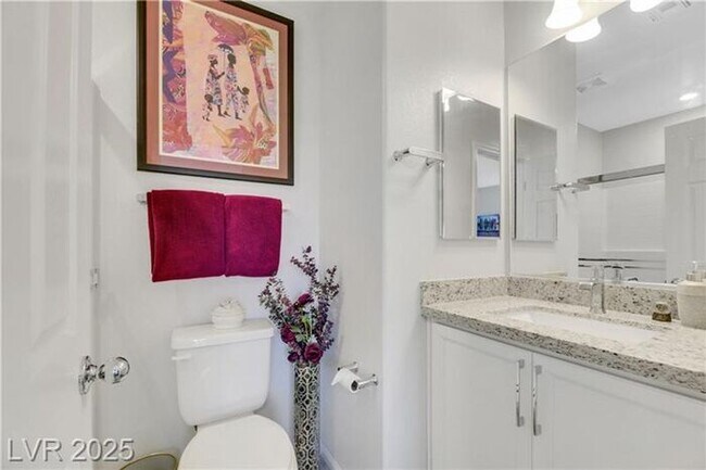 Building Photo - Modern 4-Bed Townhouse in Henderson