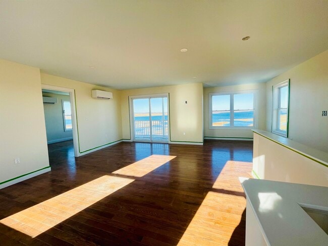 Building Photo - 6 Cross Beach Rd