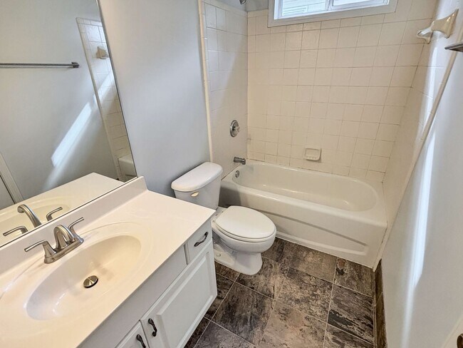 Building Photo - Gorgeous Home in Mableton