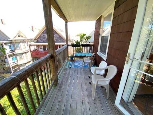 Building Photo - Central Mission Hill Location, Eat-in Kitchen, Massive Bedrooms, 2 Full Bathrooms, Laundry on a Site